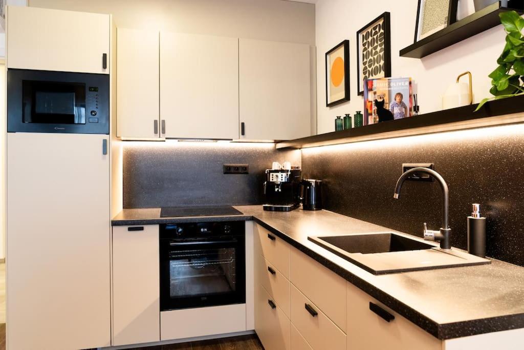 Gold Garden Terrace Apartment Brno Buitenkant foto