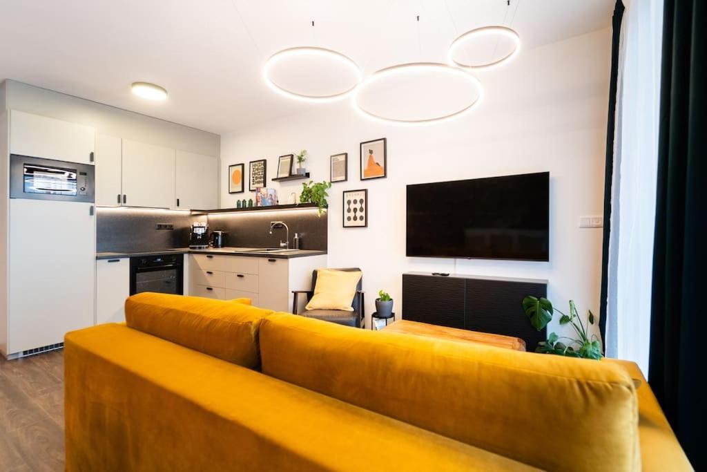 Gold Garden Terrace Apartment Brno Buitenkant foto