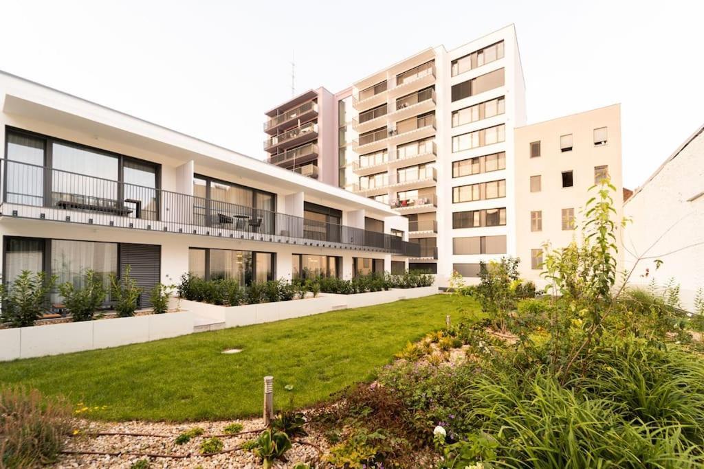 Gold Garden Terrace Apartment Brno Buitenkant foto