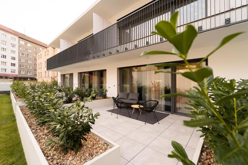 Gold Garden Terrace Apartment Brno Buitenkant foto