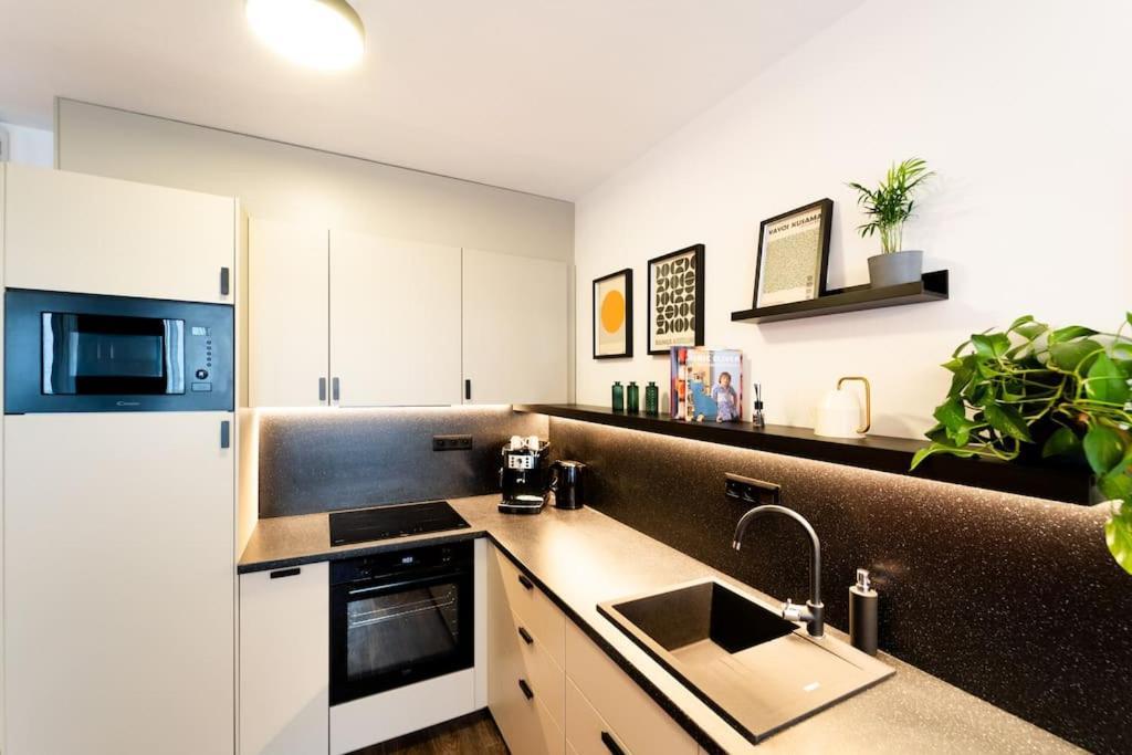 Gold Garden Terrace Apartment Brno Buitenkant foto