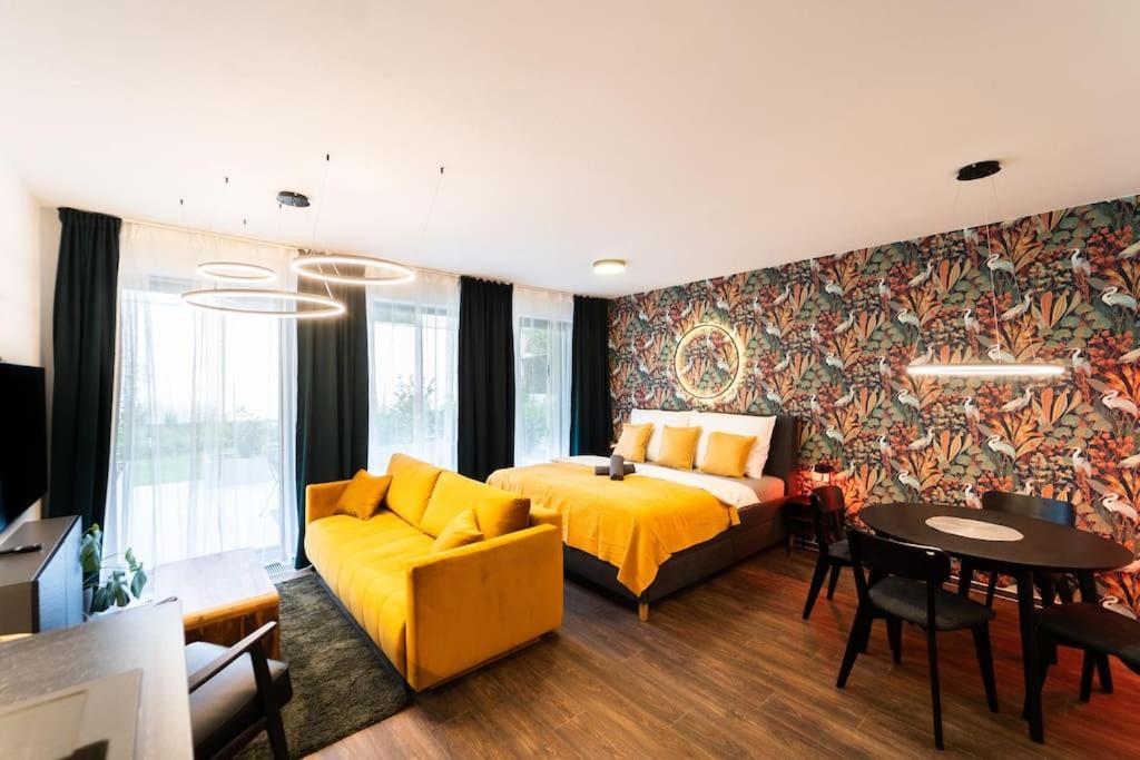 Gold Garden Terrace Apartment Brno Buitenkant foto