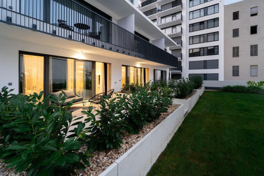 Gold Garden Terrace Apartment Brno Buitenkant foto